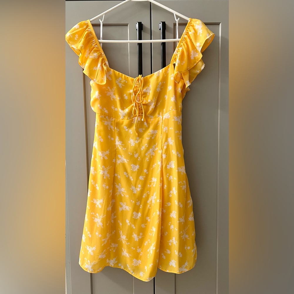 Ruffled backless mini dress - Picture 3 of 4